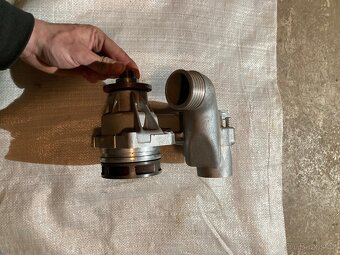 Vodní pumpa bmw e32 - 2
