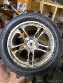 Traxxas kola 3.8" - 2