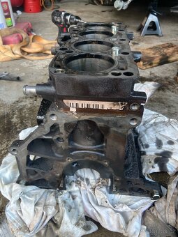 Blok motoru 1.9TDI BLS - 2