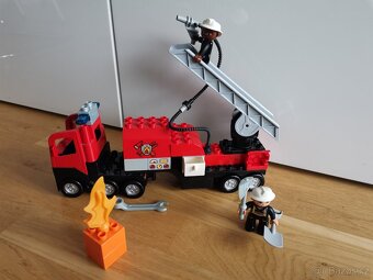 Lego duplo 4977 Hasiči-hasičské auto - 2