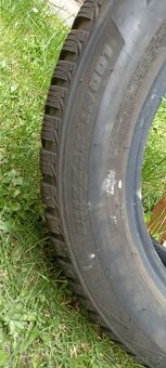 prodám 1 kus zimní pneu Bridgestone 205/55R16-011 - 2