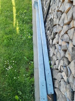 Prodám 4 kusy pozinkovaného jeklu 80×80 2,85m dlouhé - 2