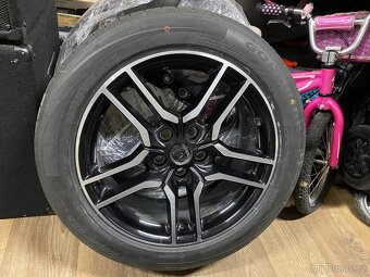 Org. letní pneu Ford Mustang R18 235/50/18 5x114,3 - 2