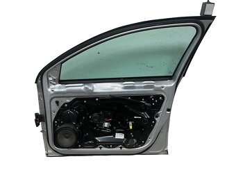 Pravé přední dveře stříbrná metalíza LA7W VW Passat B7 2014 - 2