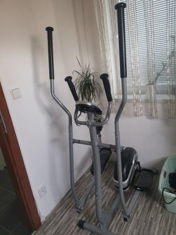 Eliptický trenažer na cvičení - 2
