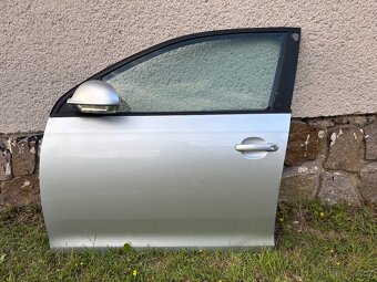 Volkswagen golf 5 dveře - 2