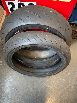 Bridgestone S22 pneu 200/55 zr17 a 120/70 zr17 - 2