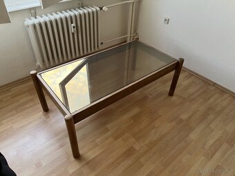 Stůl s prosklenou deskou - 2