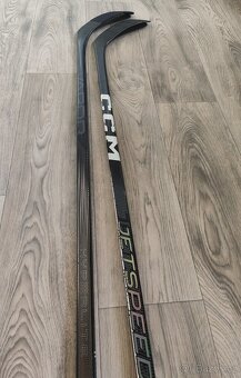 Bauer HyperLite 2, CCM Jetspeed FT6 Pro - 2