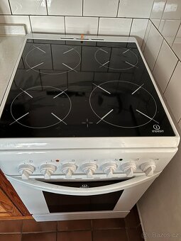 Kombinovaný el. sporák Indesit - 2