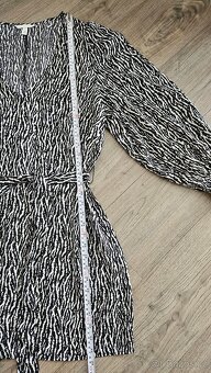 Vzorované šaty/tunika s výstřihem do V - H&M 40 - 2