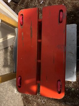 Stolička červená - 2