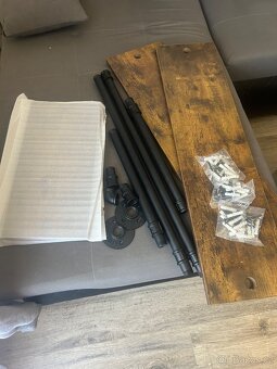 Policový trubkový set na zeď. - 2