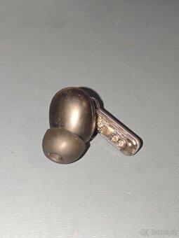 Pravé sluchátko Nothing ear 1 - 2