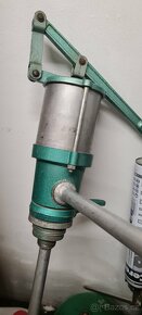 Ruční pumpa na olej - 2