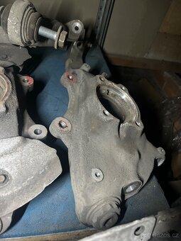 Těhlice BMW F10 - 2