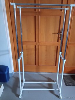 Stojan na oblečení - 2