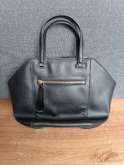 Černo/bílá kabelka Guess - 2
