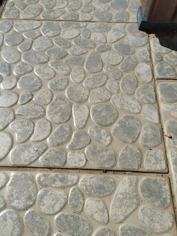 Poptávám- Dlažba 2m2 - 2