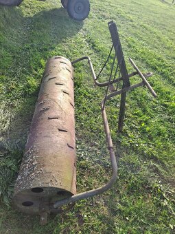 Válec lehký neseny. - 2