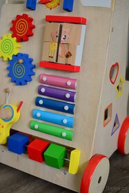 Kinderplay dřevěně interaktivní chodítko - 2