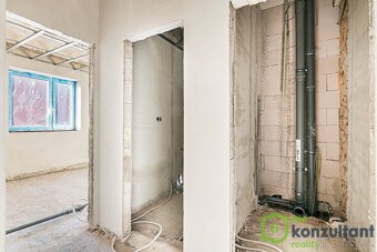 Prodej bytu 2+kk s balkonem a venkovním parkovacím místem - 2