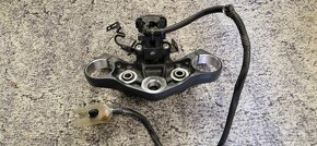 Honda NT1100 - horní brýle, spínací skříňka s modulem. Top - 2