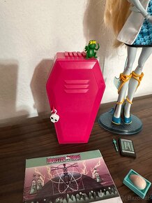 Lagoona blue Science lab Monster high - 2