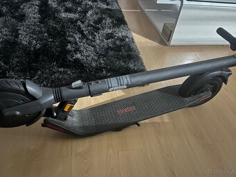 ELEKTRICKÁ KOLOBĚŽKA SEGWAY KICKSCOOTER E25E - 2