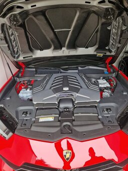 Lamborghini Urus S NOVÝ kryt motora 4M6133849 E =7 219Kč - 2