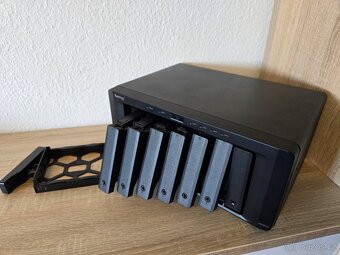 NAS server Synology DS1813+ 22TB - 2