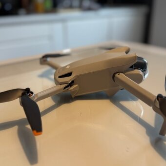 Dron DJI Mini 3 - 2