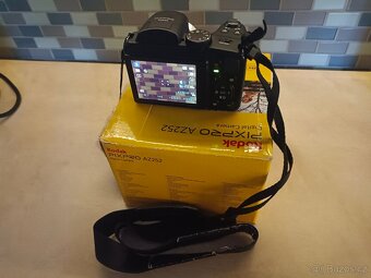 Kodak pixpro az252 - 2