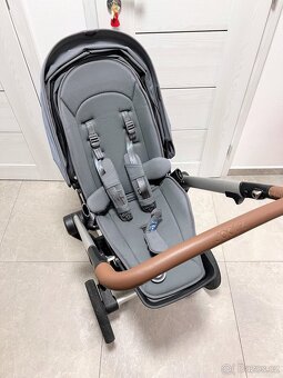 Sportovní kočárek Joolz Hub šedý s nánožníkem - 2