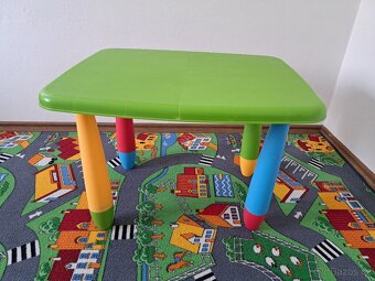 Dětský plastový stolek - 2