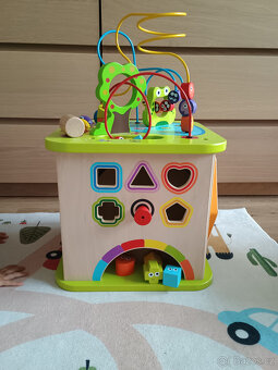 Hape Velká dřevěná motorická kostka - 2