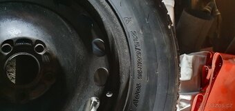 nové pneu nepoužité235/60R16 - 2