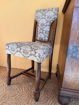 Starožitný stůl a 4 židle - 2