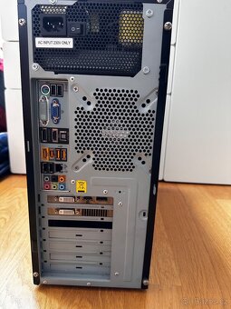 kancelářský stolní počítač - 2