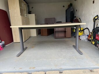 Kancelářský stůl Hobis - 2