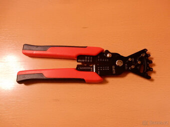 Prodám elektrikářské kleště v pouzdře - 2