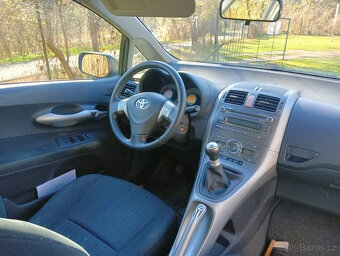 Toyota Auris 1.6 benzín 2008 - 2
