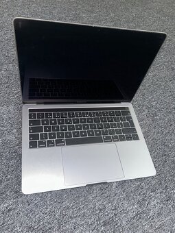 MacBook Pro 13” 2018 - i5/8GB RAM/256GB SSD - 2