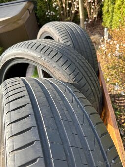 Prodám 2x 255/40/R21 a 1x 235/45/R21 - 2