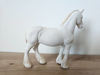 Schleich 13735 Klisna chovná (shirská) - 2