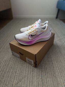 NIKE Zoom Fly 5 – běžecké boty, vel. 39, nové - 2