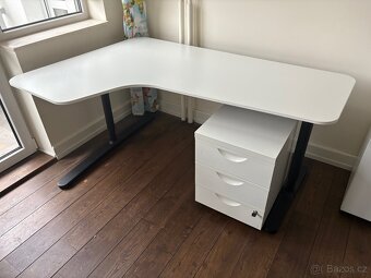 Rohový kancelářský stůl Bekant IKEA 160x110cm - 2