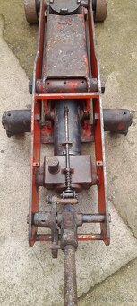 Pojízdný hydraulický zvedák - 2