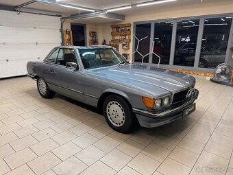Mercedes-Benz 560 SL - 2