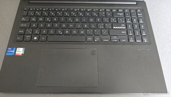ASUS Vivobook 16" - 2